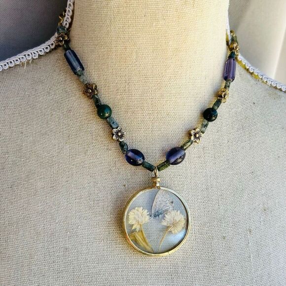 Vintage Butterfly Dried Flower Glass Pendant Beaded Necklace Purple Green Gold - Picture 4 of 7